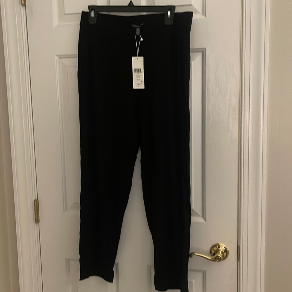 Classic Eileen Fisher pull on black ribbed ankle pant. NWT. Women’s M.